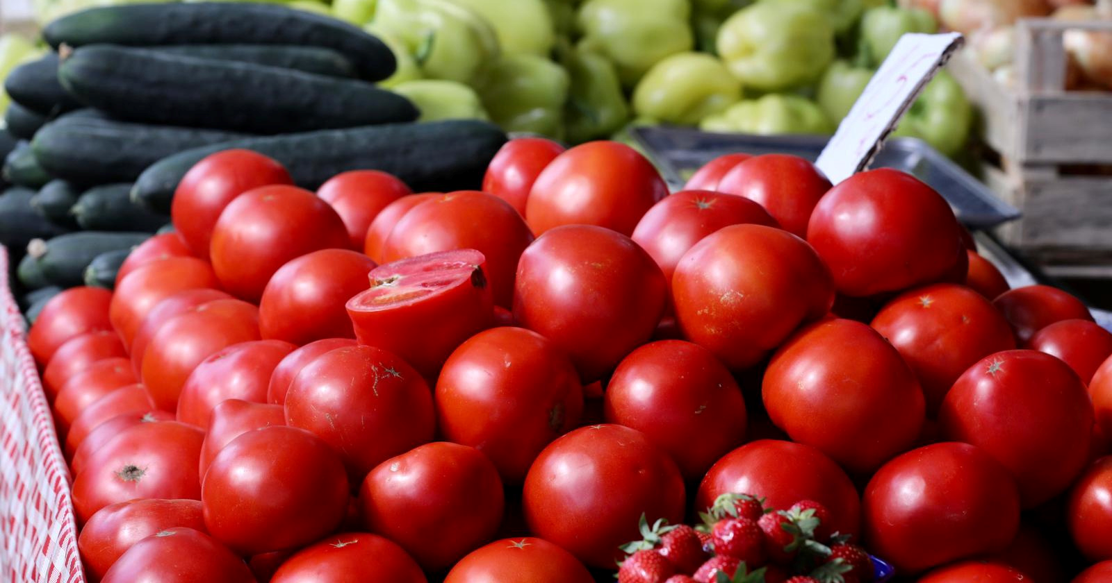 Lani jako porasla proizvodnja rajčica i mandarina, veliki pad graška i višnje