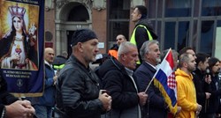 VIDEO Klečavci molili u centru Zagreba, među protuprosvjednicima i Fred Matić