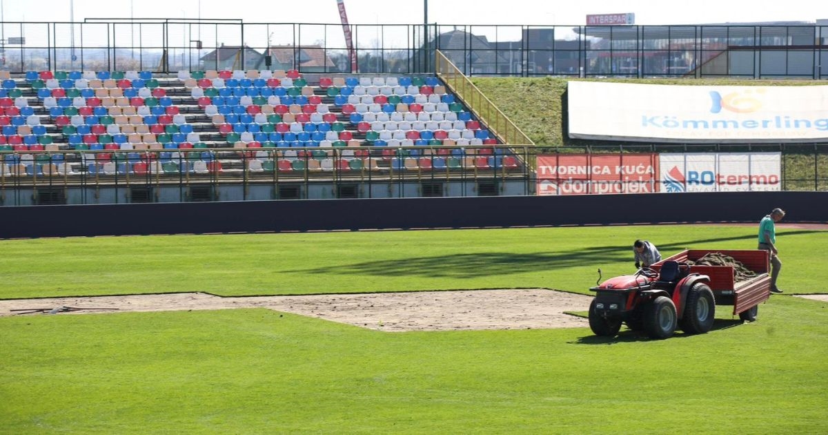 FOTO Gorica sanira travnjak. Uskoro će se moći zaigrati na njemu