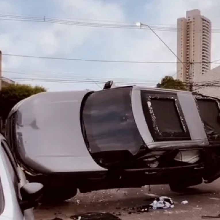 VIDEO Bivši UFC prvak sudjelovao u teškoj prometnoj nesreći