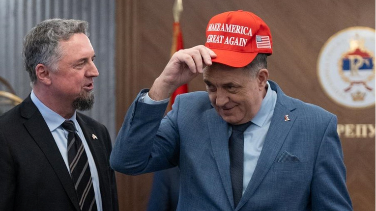 SAD ukinuo sankcije Dodiku