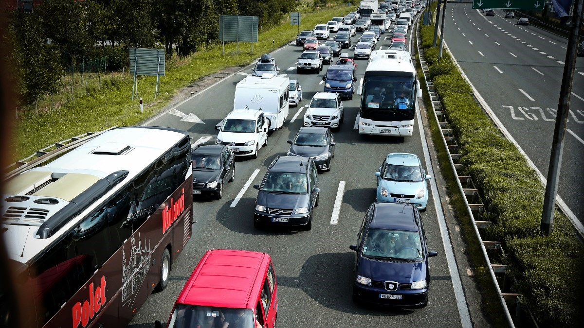 HAK: Pojačan promet, pogotovo na autocestama. Popodne se očekuju kolone i zastoji