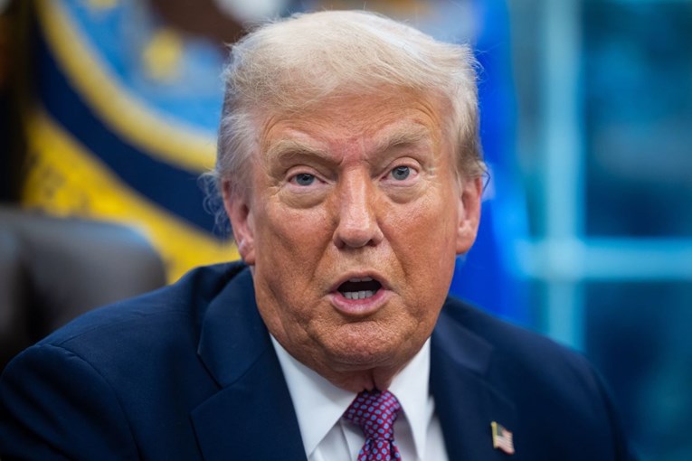 Trump poziva EU da pritisne Putina uvođenjem carina od 100% Kini i Indiji