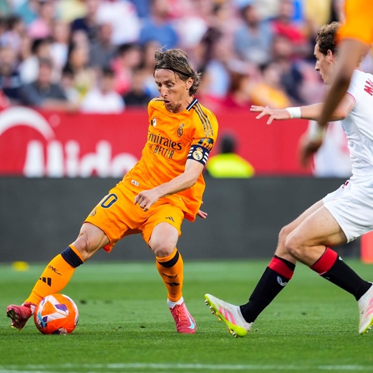 Ovacije Sevillinih navijača Luki Modriću. Gestom oduševio medije, potezima tribine