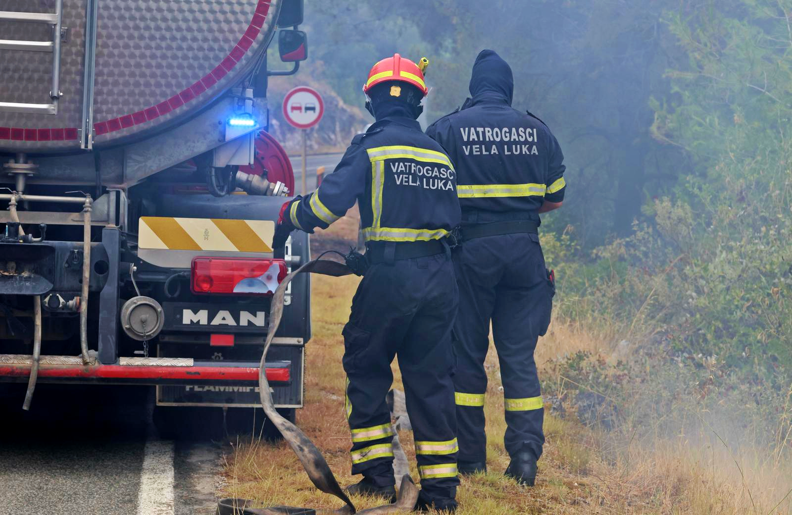 U gašenju požara na Korčuli ozlijeđena dva vatrogasca. Otkriven uzrok buktinje