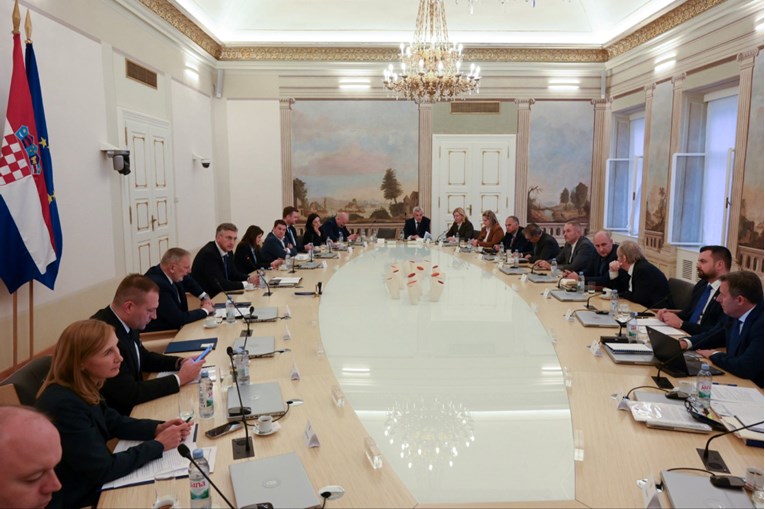 Plenković održao sastanak s predstavnicima nacionalnih manjina