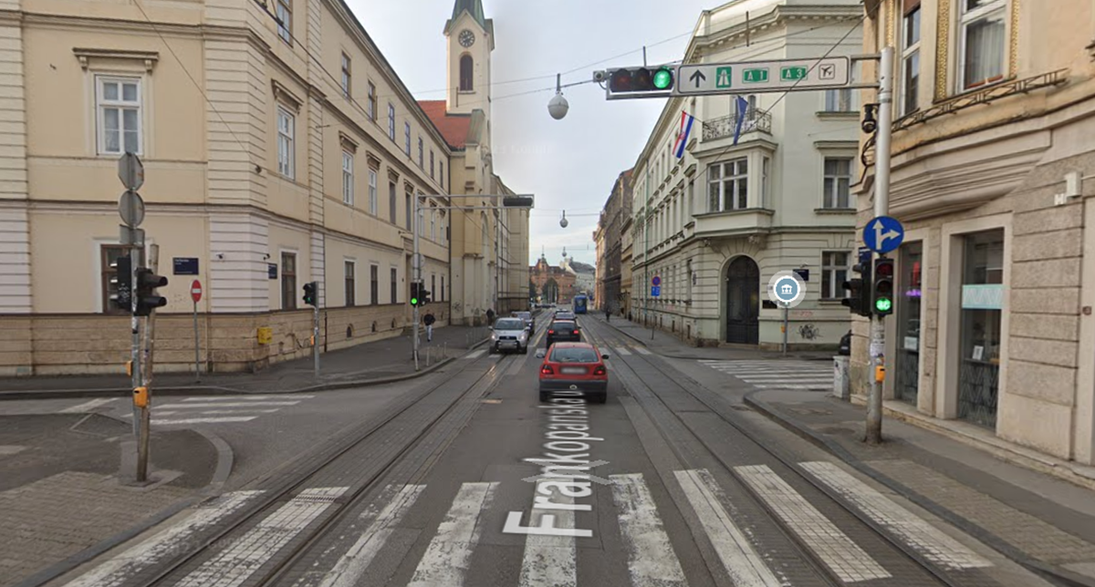 Taksist (76) u Zagrebu prošao kroz crveno pa se zabio u auto. Žena teško ozlijeđena