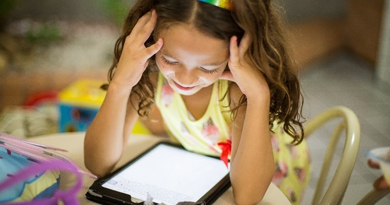 Buljenje u ekrane djeci povećava rizik od kratkovidnosti do 80 posto, tvrdi studija