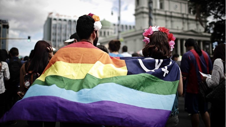 Pobjeda gej brakova na referendumu u Švicarskoj, istospolni parovi mogu i posvajati
