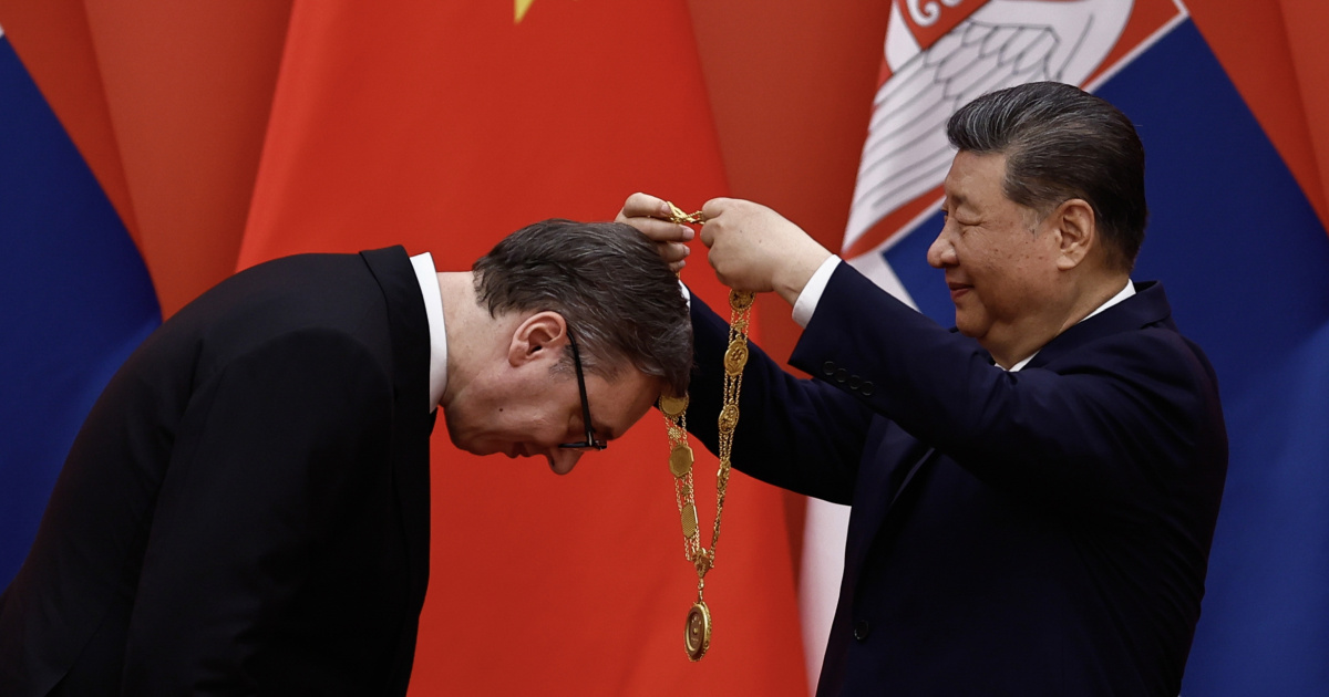 Xi odlikovao Vučića