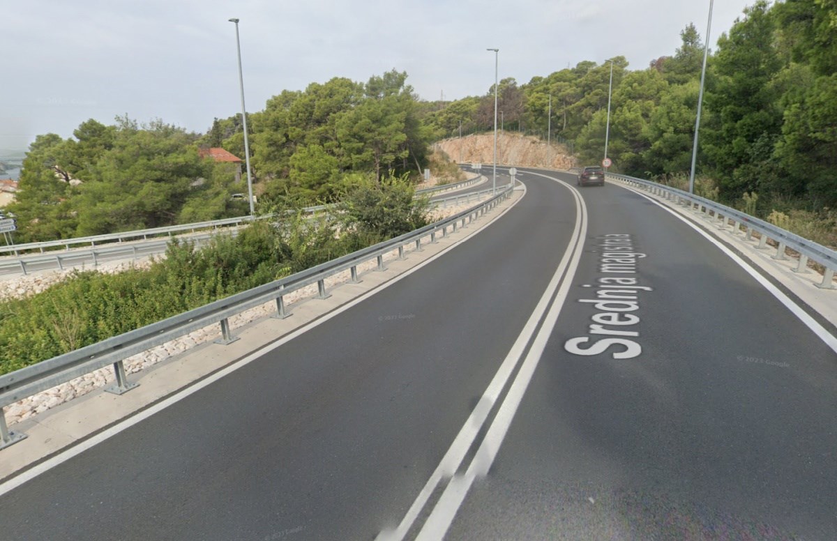 U sudaru kamiona i tri motocikla kod Karlobaga poginuo Mađar (44)