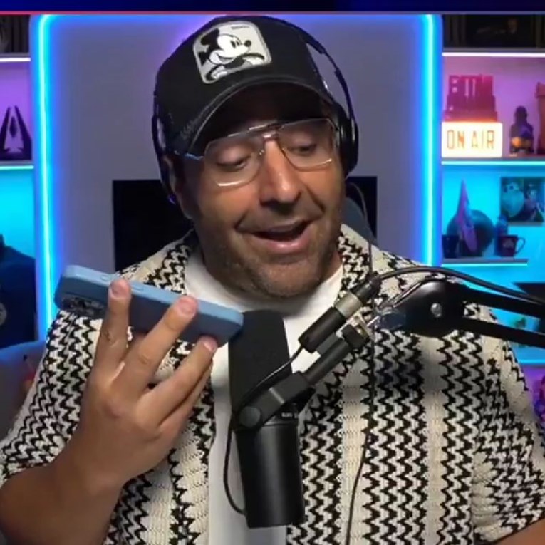 VIDEO Luda scena u Španjolskoj. Novinar usred prijenosa nazvao igrača da dođe u Barcu