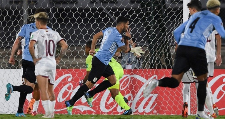 Suarez je srušio Messija. Pogledajte povijesni gol
