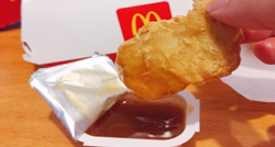 Tip pokazao kako jede McNuggetse, internet mu poručio: "Ti si čudovište"