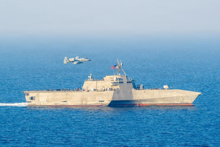 WSJ: Američka mornarica potajno prati tankere kroz Hormuz