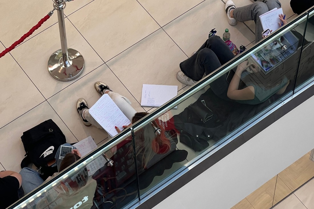 Raste red pred Sephorom. Jeste li već tamo?