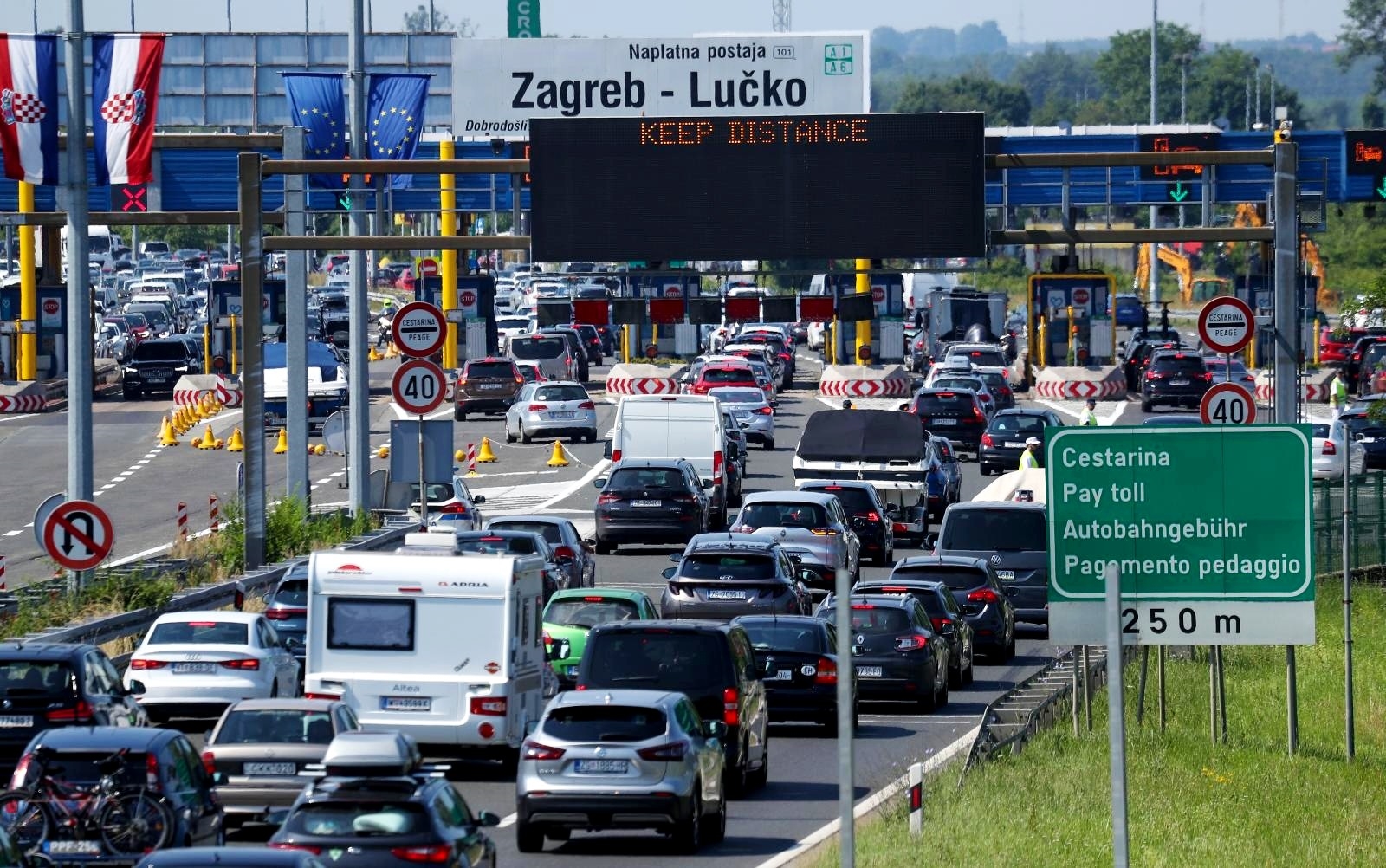 Prema moru kolone i gužve. Nesreća je na A1 nakon naplate Lučko, vozi se uz zastoje