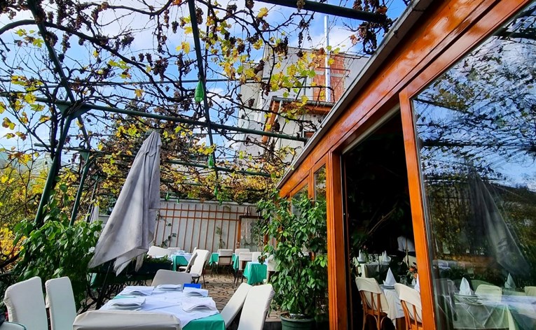 Kod Pere se jede više od 50 godina, čobanac, sarma i bakalar su po 8-9 eura