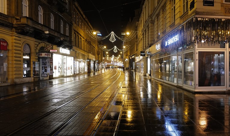 FOTO Ovako izgleda Božić u doba korone, pogledajte ulice europskih gradova