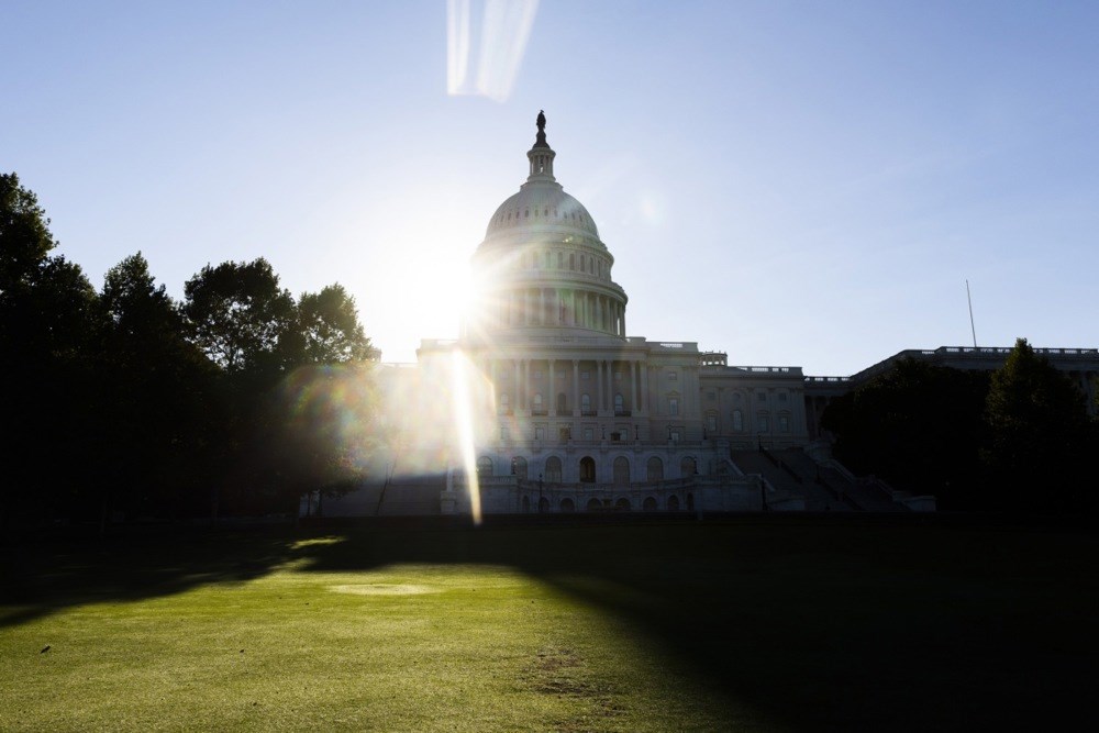 Kongres zakasnio s dogovorom, SAD ušao u kratku proračunsku blokadu