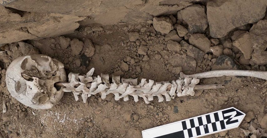 U Peruu otkriveno oko 200 ljudskih kralježaka nanizanih na stabljike trske