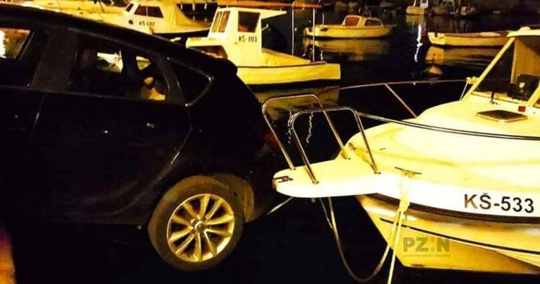Fotka automobila na rivi nasmijala Fejs: "Zauzeo je parkirno i brodsko mjesto"