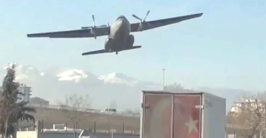 VIDEO Vojni avion prisilno sletio u Turskoj, objavljena dramatična snimka
