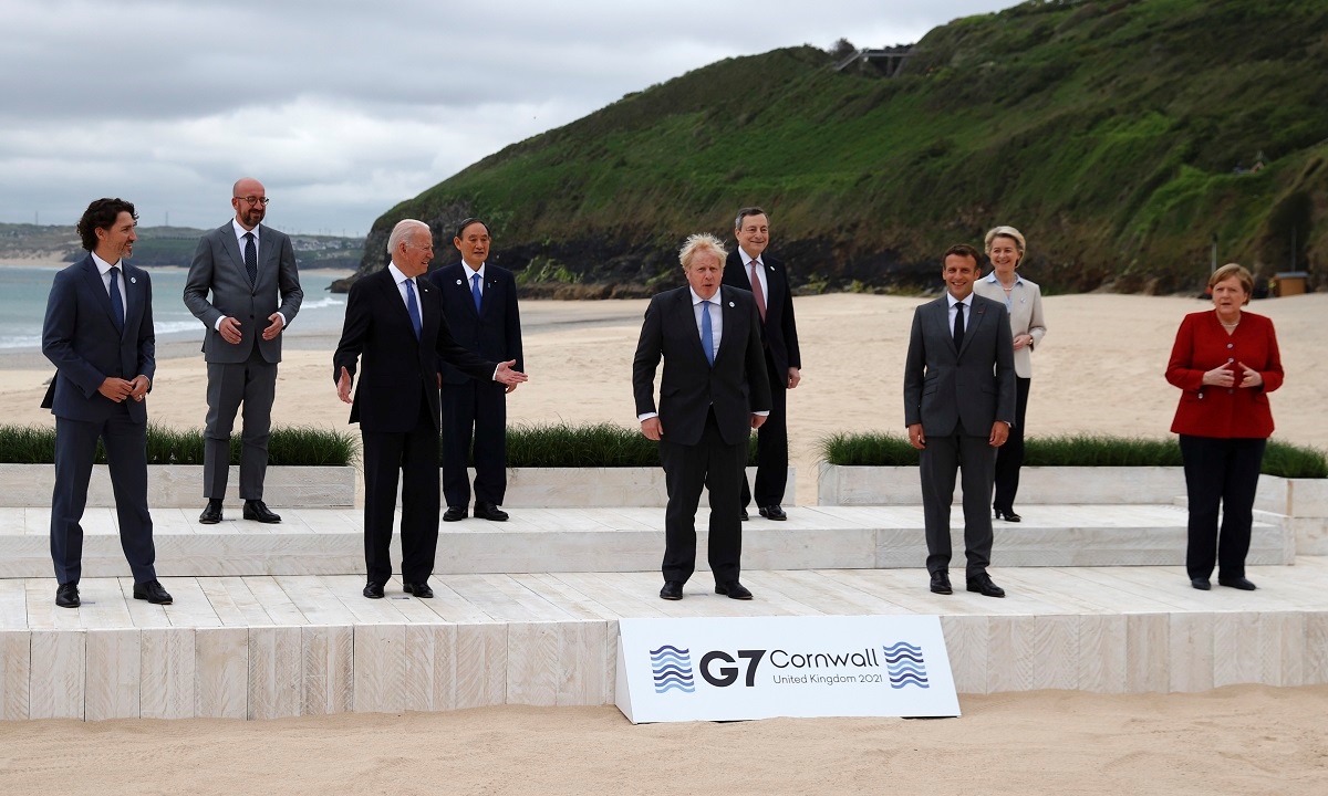 Macron: Amerika se vratila s Bidenom