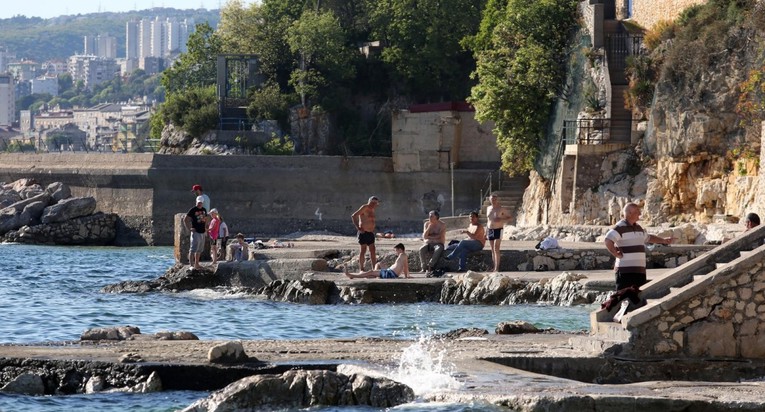 Pogledajte kako su danas izgledale plaže u Rijeci i Dubrovniku