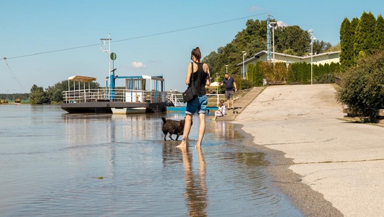Poplavljena osječka šetnica: "Dunav još može primiti visoku Dravu"