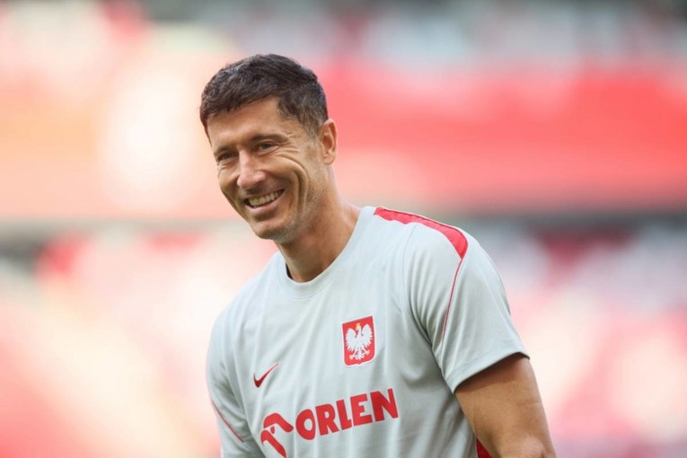 Požari odgodili debi Lewandowskog za novi klub
