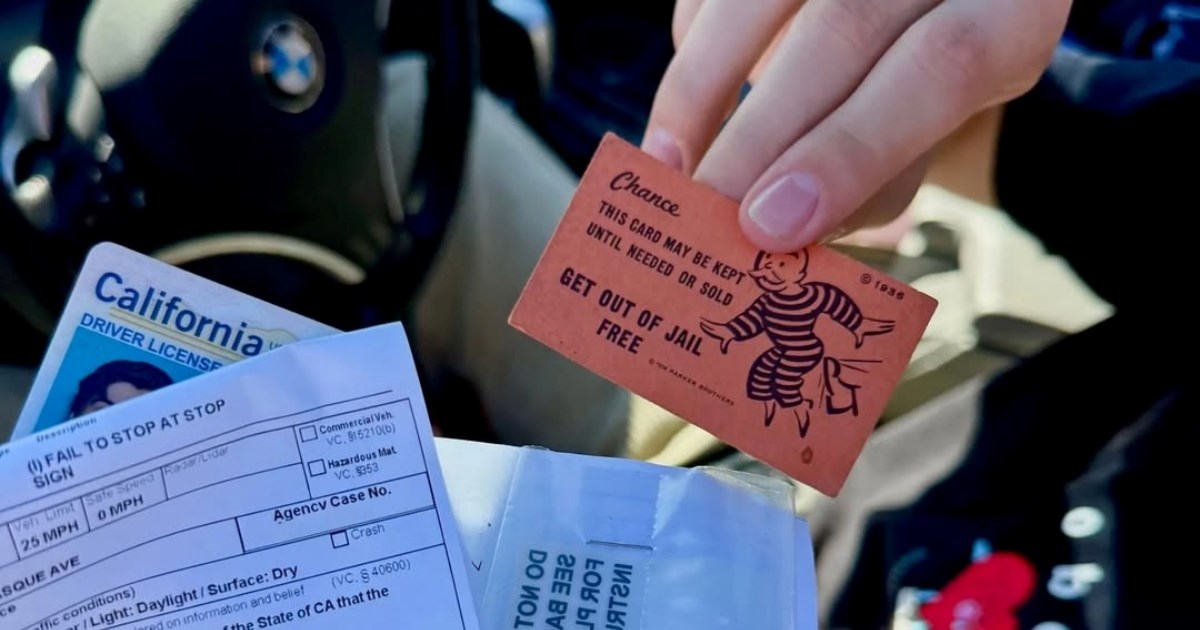 Policija ga zaustavila zbog prekršaja, ono što im je pokazao nasmijalo je mnoge