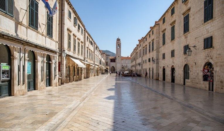 Ovo su ulice Dubrovnika danas. Pogledajte kako je bilo na današnji dan 2016. godine