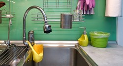 Mama otkrila trik za čišćenje sudopera bez kemikalija. Sve sastojke već imate