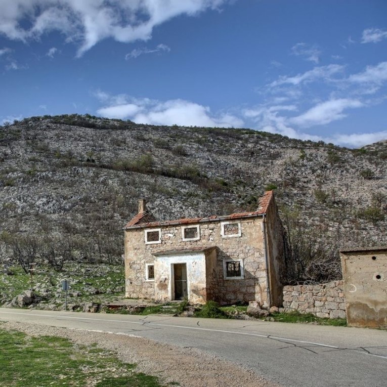 Gvardiol objavio fotografiju Modrićeve zapuštene kuće. Jedan detalj oduševio fanove