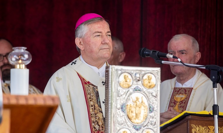 Nadbiskup Barišić: 20. stoljeće je sramota za čovjeka i dno ljudskog roda