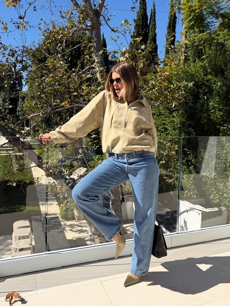 Nije ni smeđa ni crna: Boja cipela koja čini traperice posebno elegantnima