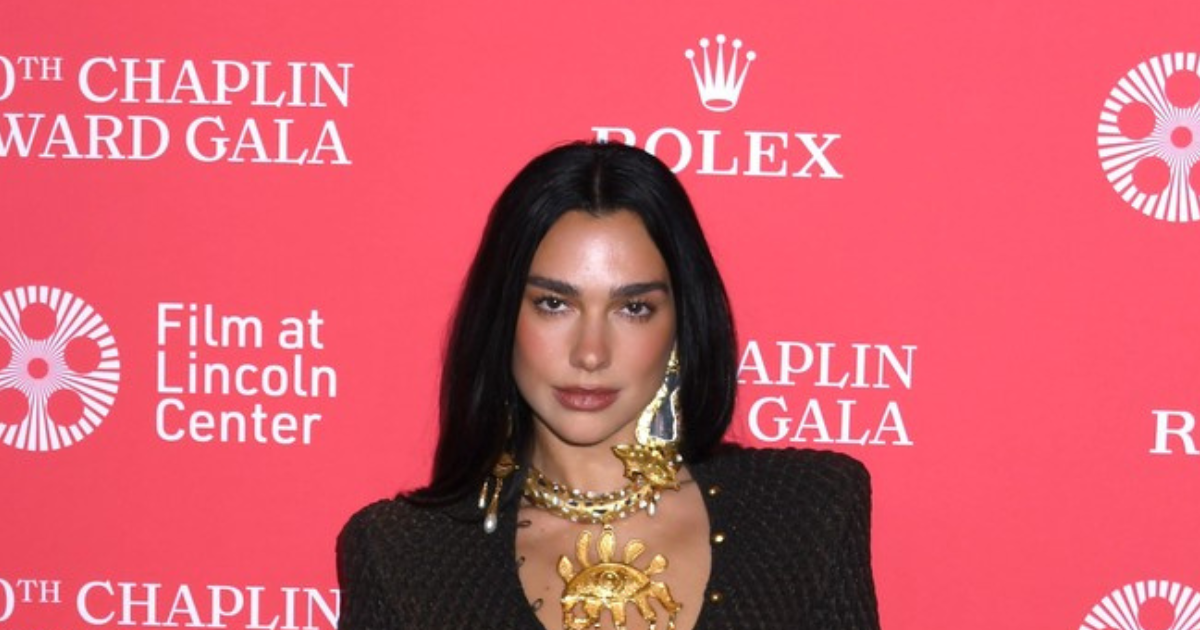 Dua Lipa zablistala u prozirnoj mrežastoj haljini, nosila i upečatljivu ogrlicu