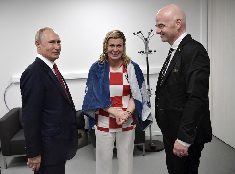 Sjećate se što je Kolinda poklonila Putinu 2018.? Britanski tabloidi se tad rugali