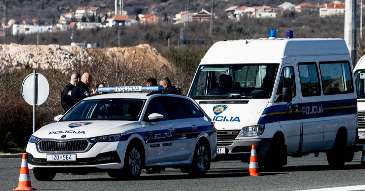 Pijan vozio u suprotnom smjeru na A1 pa se zabio u kamione. Teško je ozlijeđen