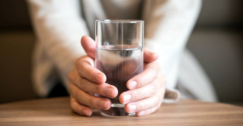 Postoji jednostavan način za uklanjanje mikroplastike iz vode koju pijete