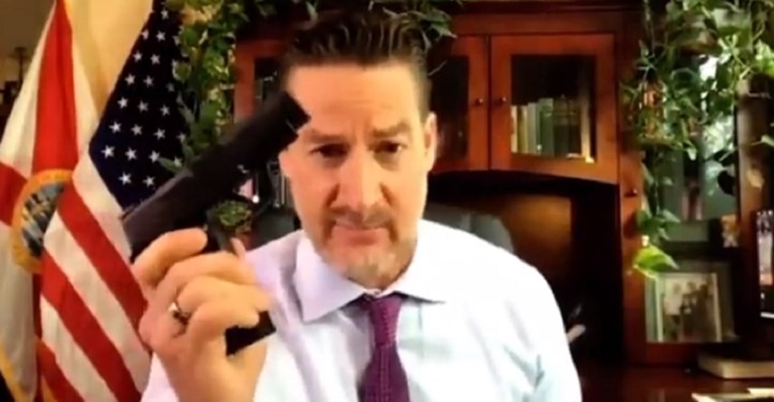 VIDEO Republikanac izvadio pištolje tijekom rasprave o kontroli oružja