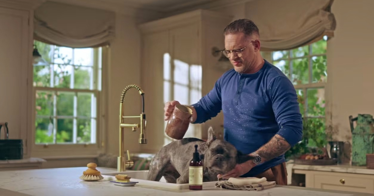 Jo Malone izbacio je šampon za pse. Već je rasprodan, a u reklami glumi Tom Hardy