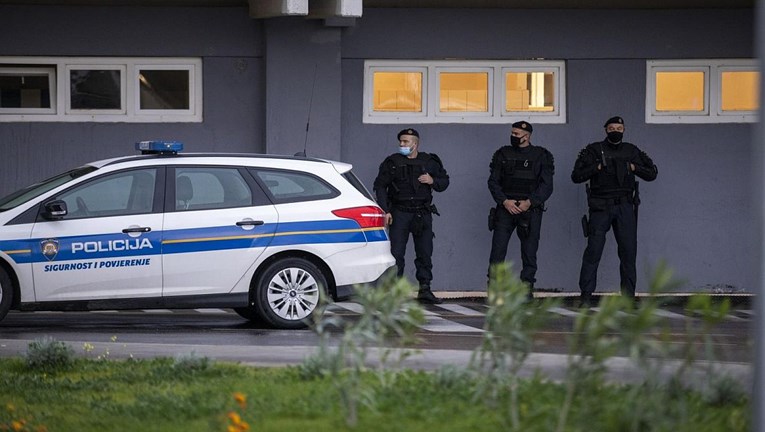 Policija kod Dugopolja pronašla tri migranta, nezakonito su ušli u zemlju