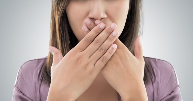 Zahvaljujući ovom jednostavnom i brzom triku možete provjeriti imate li loš zadah
