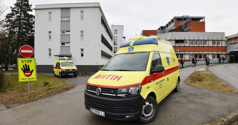 Dječaku u Čakovcu liječnica greškom stavila ljepilo u oko