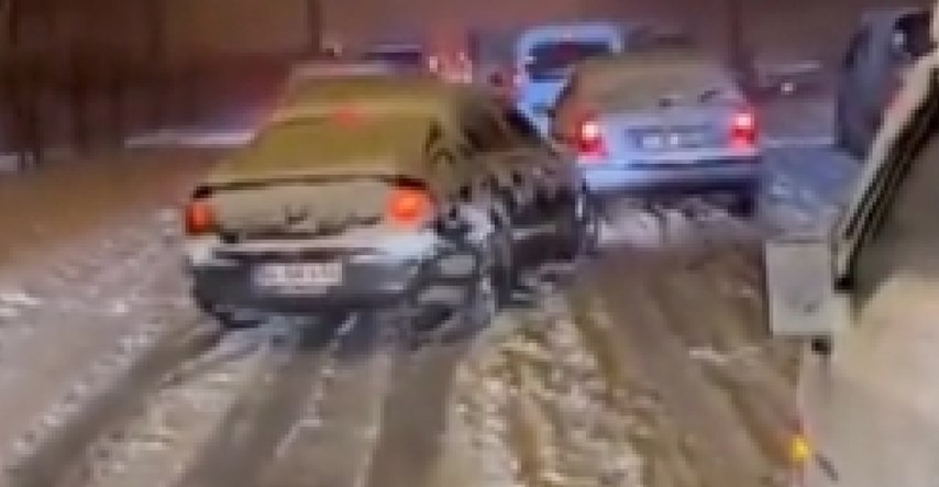 Snijeg u Turskoj izazvao kaos u prometu, u teškoj nesreći poginulo najmanje troje