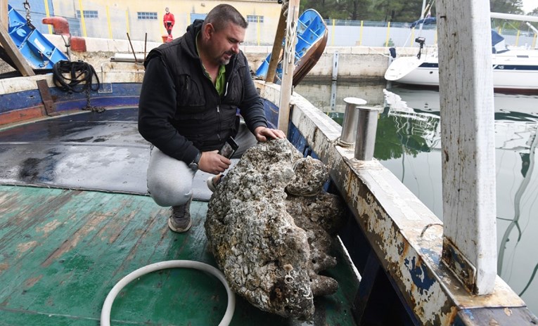 Neobičan pronalazak ribara kod Splita: "Izgleda kao glava, a nitko da dođe pogledati"