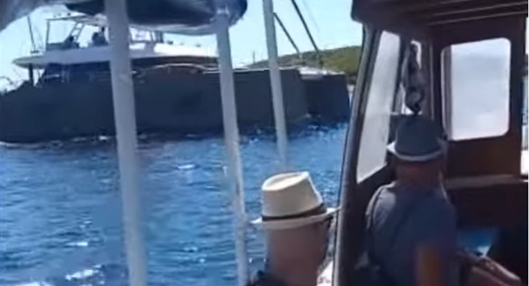 Taksist iz Hvara izbjegao sudar s katamaranom: "Da nisam stao, izgubili bismo glavu"