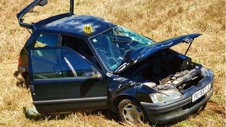 FOTO Teška nesreća u Istri, sletio s ceste pa preminuo na putu za bolnicu